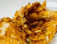 ポテトチップス衣の鶏むね焼きの写真