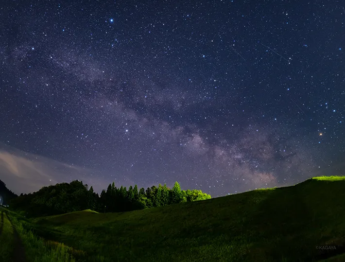 KAGAYAさんが秋田県で撮影した天の川が写る夜空の画像