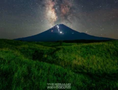 Yuji Shibasakiさんが撮影した天の川と富士山の画像