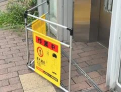 作業中のエレベーターの写真