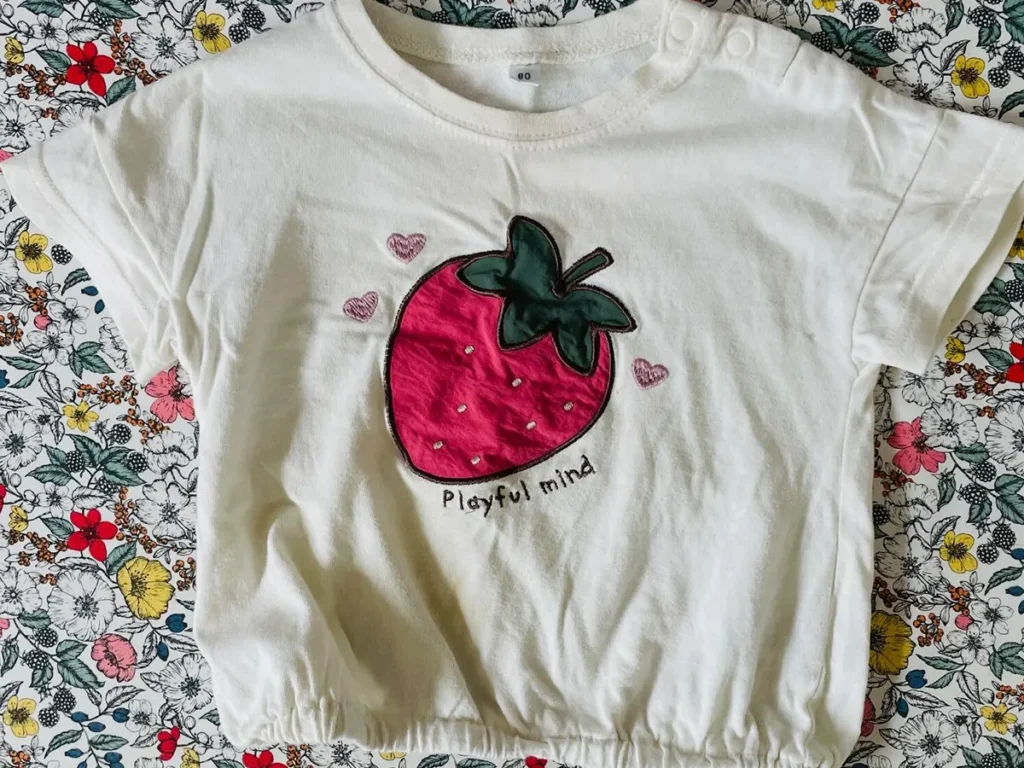イチゴのTシャツの写真