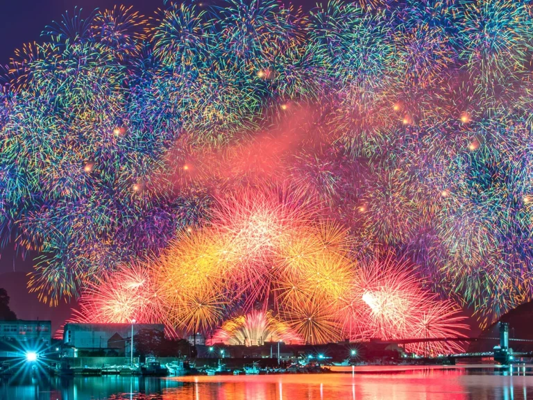 Yuji Shibasakiさんが撮影した『きほく燈籠祭』の『彩雲孔雀千輪』の写真