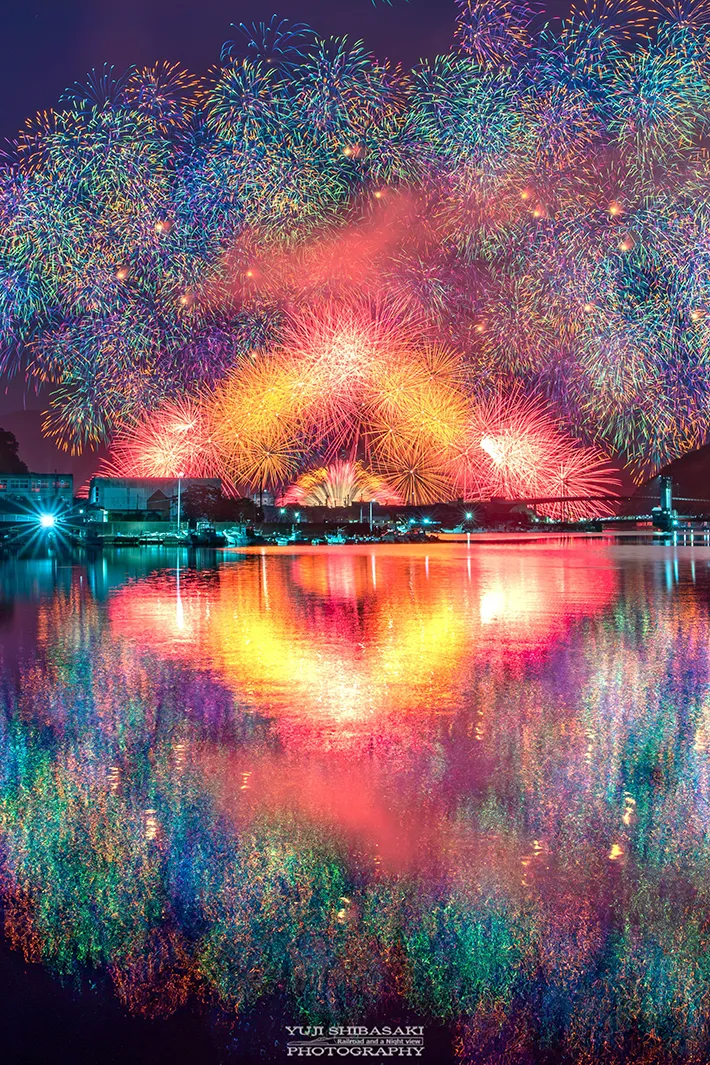 Yuji Shibasakiさんが撮影した『きほく燈籠祭』の『彩雲孔雀千輪』の写真