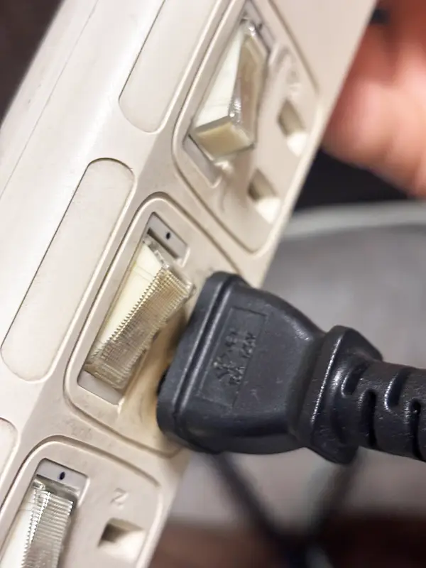 発火した電源タップの写真