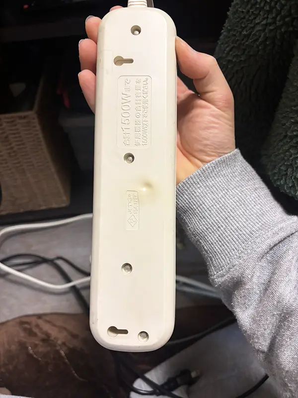 発火した電源タップの写真