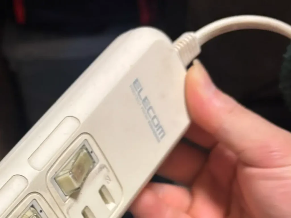 発火した電源タップの写真