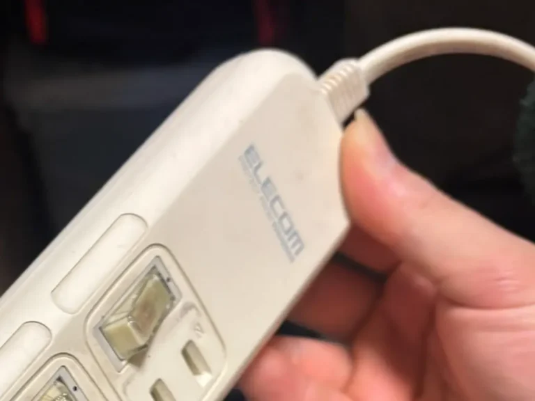 発火した電源タップの写真