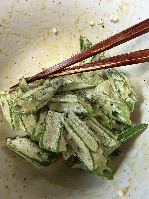 オクラのマヨカレー粉和えの写真
