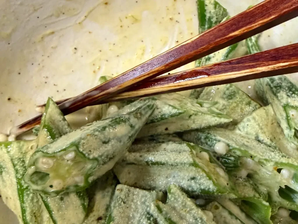 オクラのマヨカレー粉和えの写真