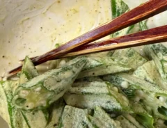 オクラのマヨカレー粉和えの写真