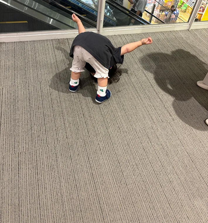 1歳女の子の写真