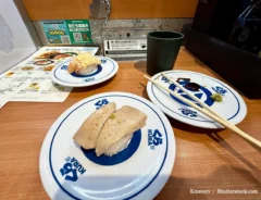 『くら寿司』のカウンターの写真