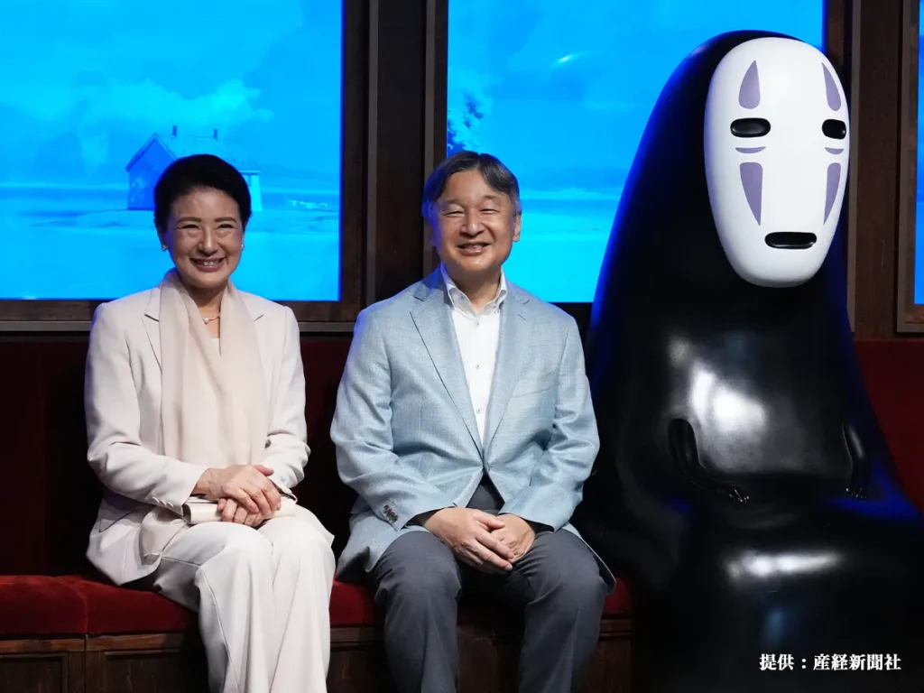 天皇皇后両陛下とカオナシ(提供:産経新聞社)
