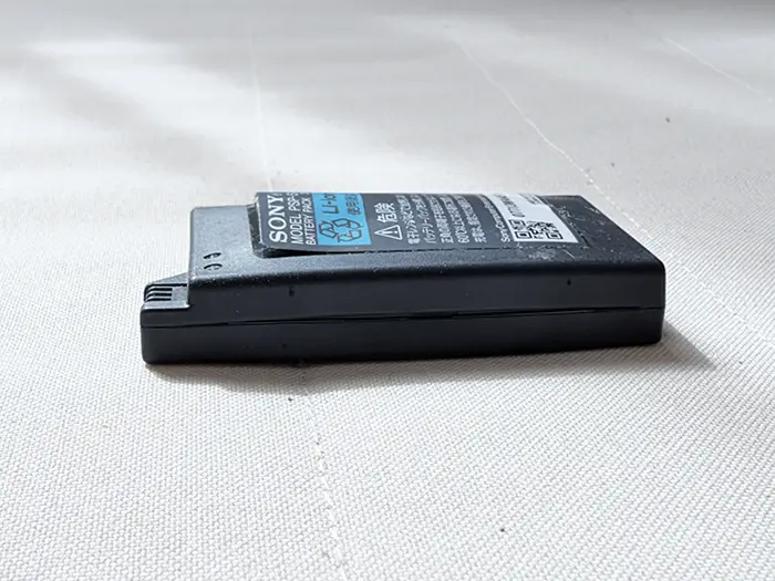 膨張したリチウムイオン電池の写真